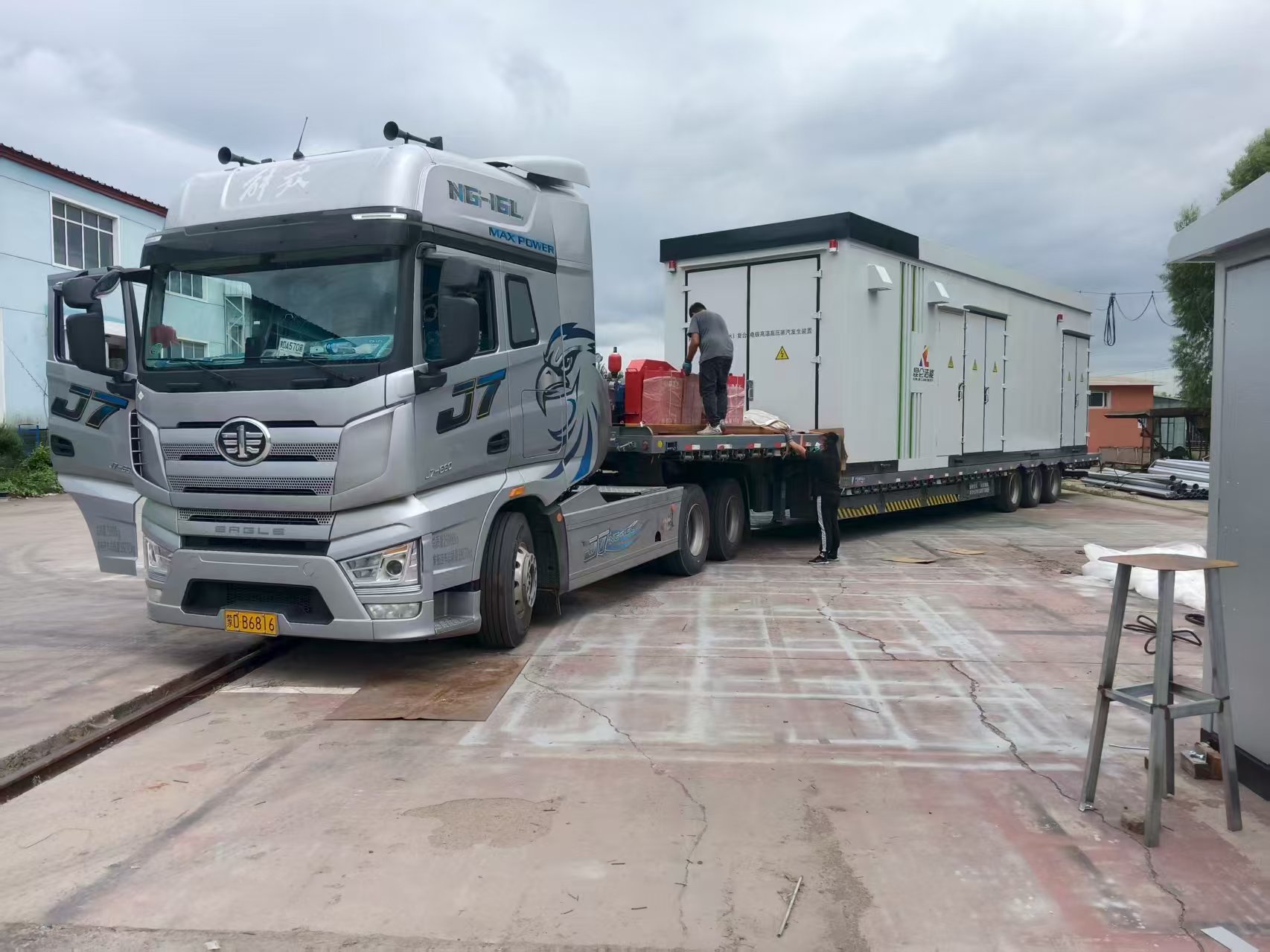 关键装置就位！复合电极蒸汽加热设备助力公司新技术发展